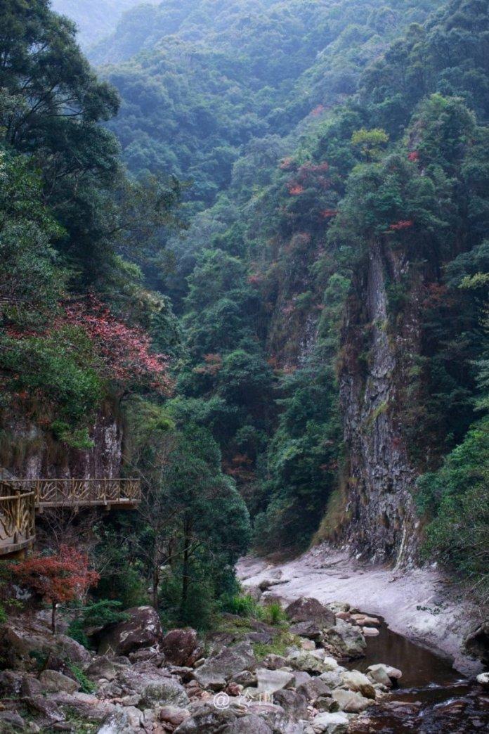 小镇惊魂